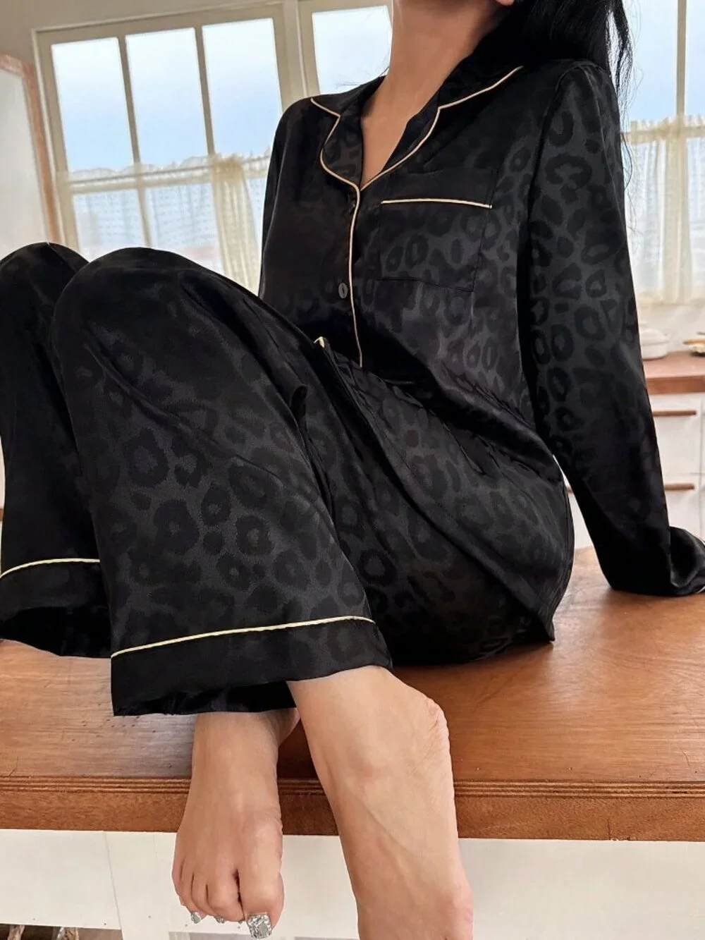 Black Elegant Leopard Jacquard Women's Long Sleeve Pajama Set